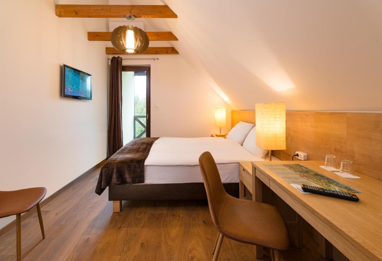 Honti Panzio Hotel วิเชกราด ภายนอก รูปภาพ